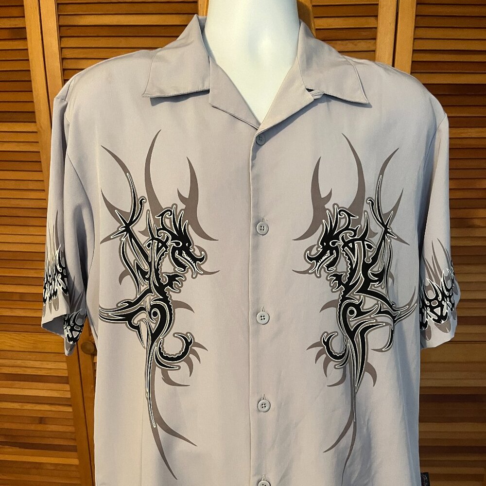 SAPPHIRE LOUNGE SZ MEDIUM SS SHIRT W/DRAGONS & FLAMES - MINT